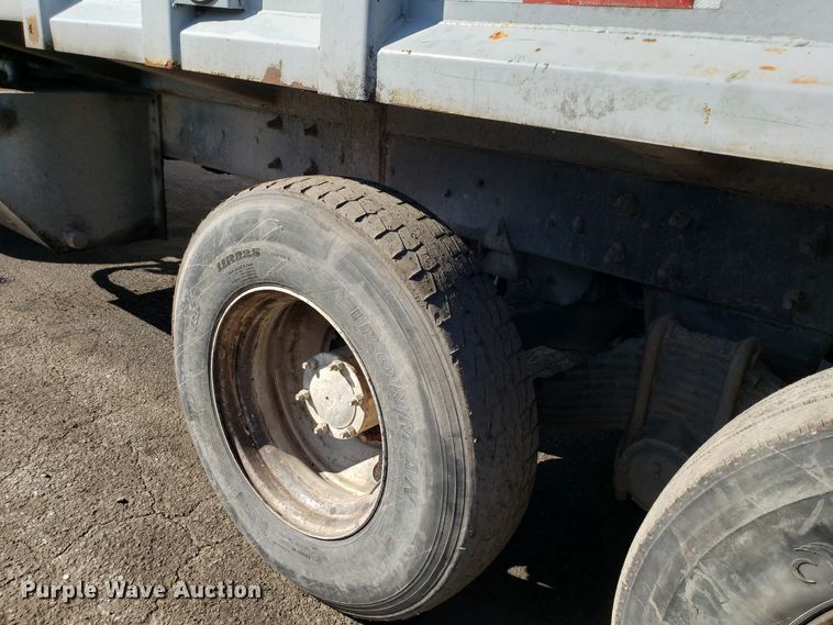 image for item GO9254 2004 Mack Granite refuse truck