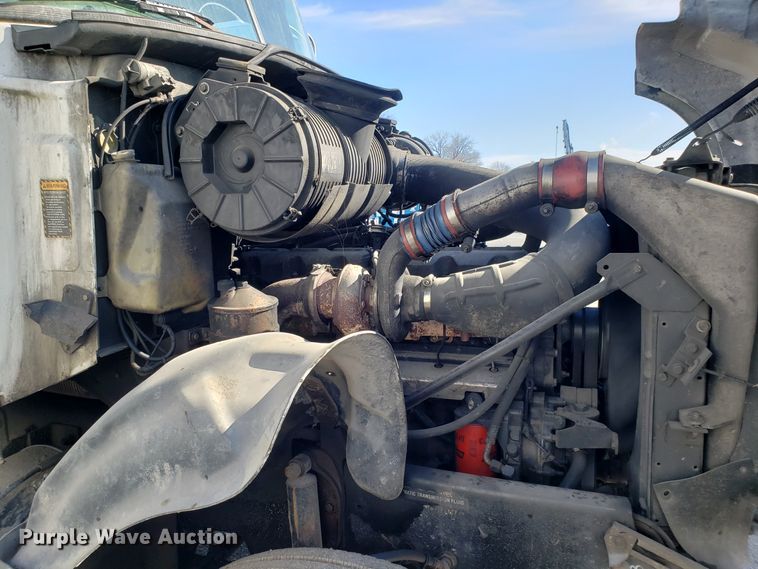 image for item GO9254 2004 Mack Granite refuse truck