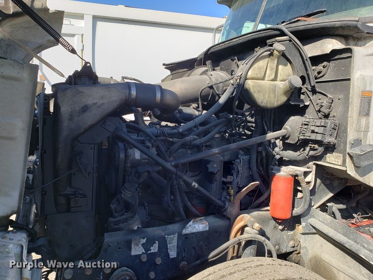 image for item GO9254 2004 Mack Granite refuse truck