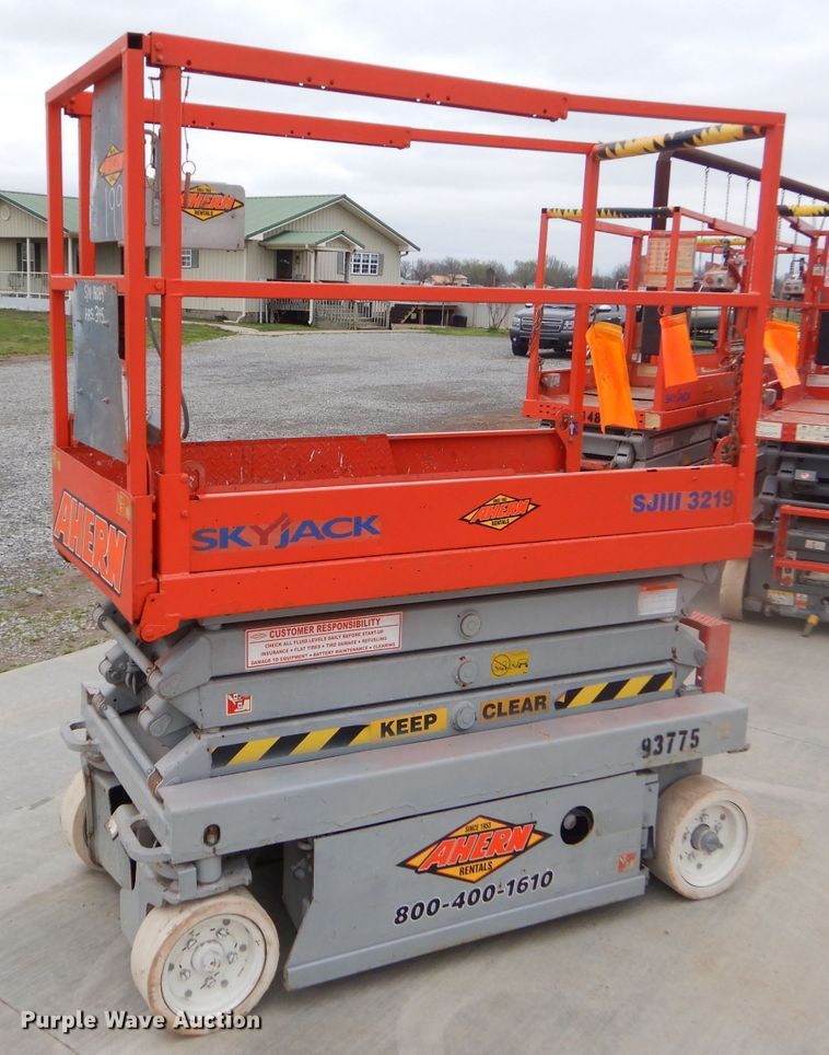 image for item GP9021 Sky Jack SJIII 3219  scissor lift