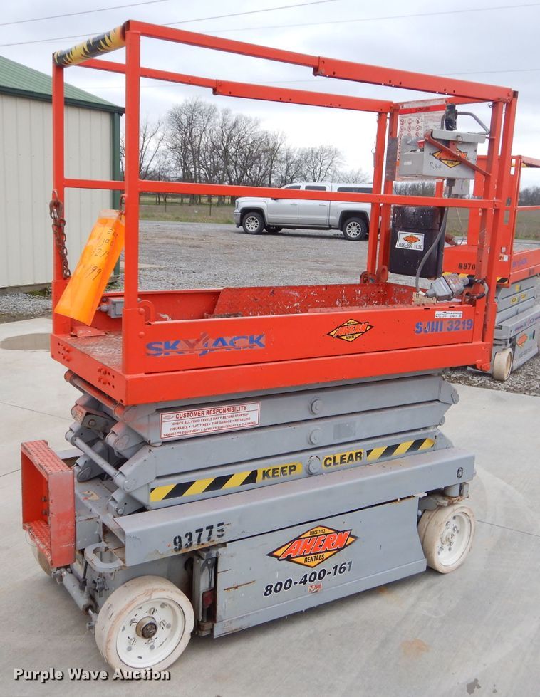 image for item GP9021 Sky Jack SJIII 3219  scissor lift