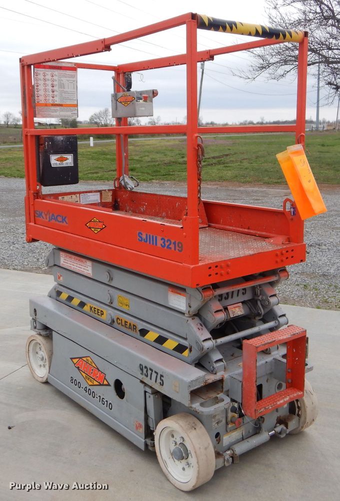 image for item GP9021 Sky Jack SJIII 3219  scissor lift