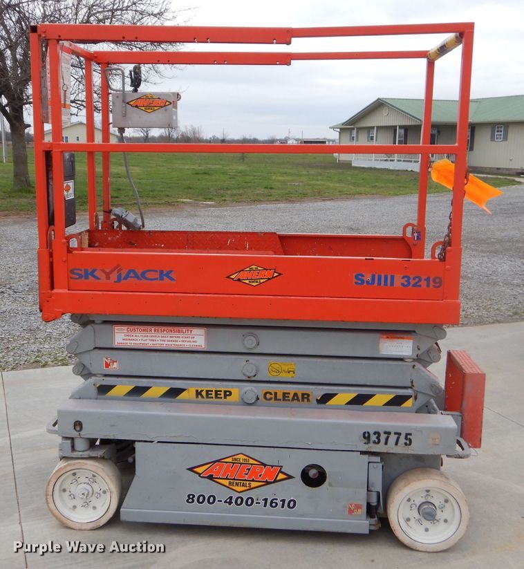 image for item GP9021 Sky Jack SJIII 3219  scissor lift