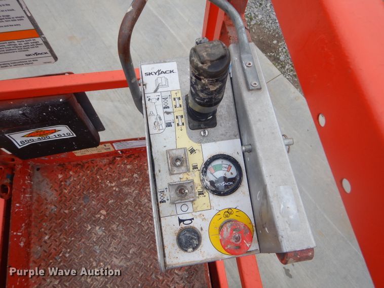 image for item GP9021 Sky Jack SJIII 3219  scissor lift