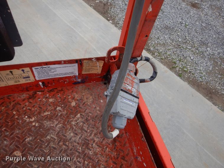 image for item GP9021 Sky Jack SJIII 3219  scissor lift