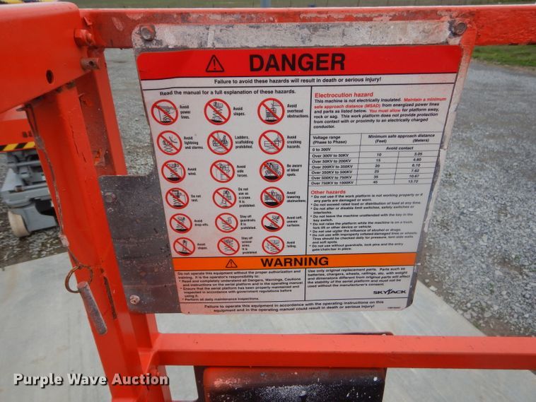 image for item GP9021 Sky Jack SJIII 3219  scissor lift