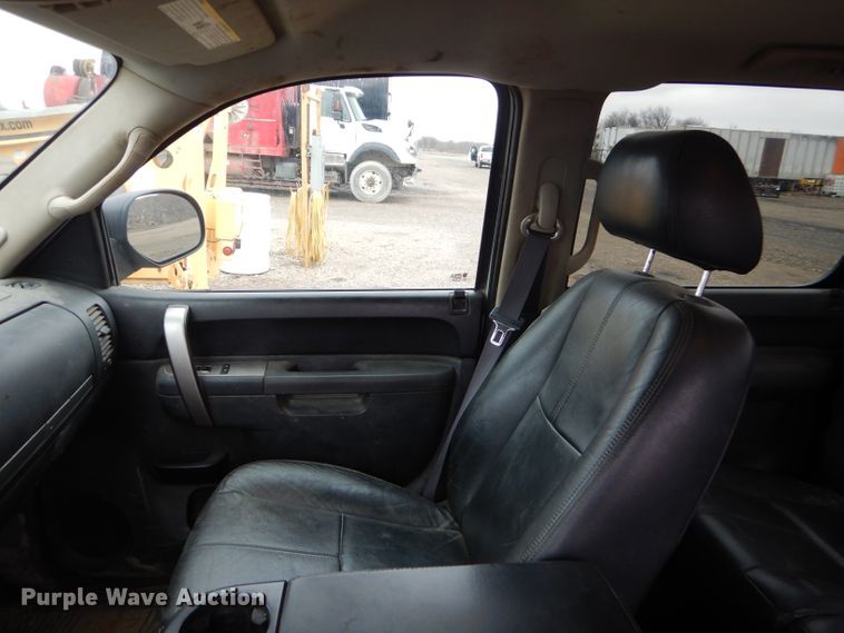 image for item GP9023 2011 Chevrolet Silverado 1500  Crew Cab pickup truck