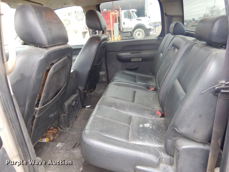 image for item GP9023 2011 Chevrolet Silverado 1500  Crew Cab pickup truck