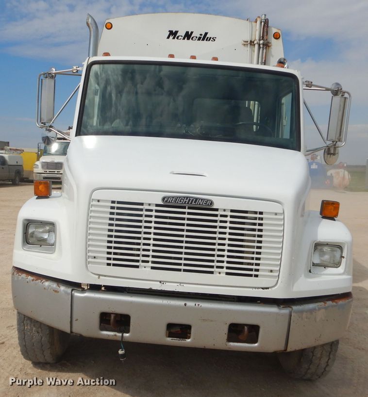 image for item GP9028 1996 Freightliner FL70 refuse truck