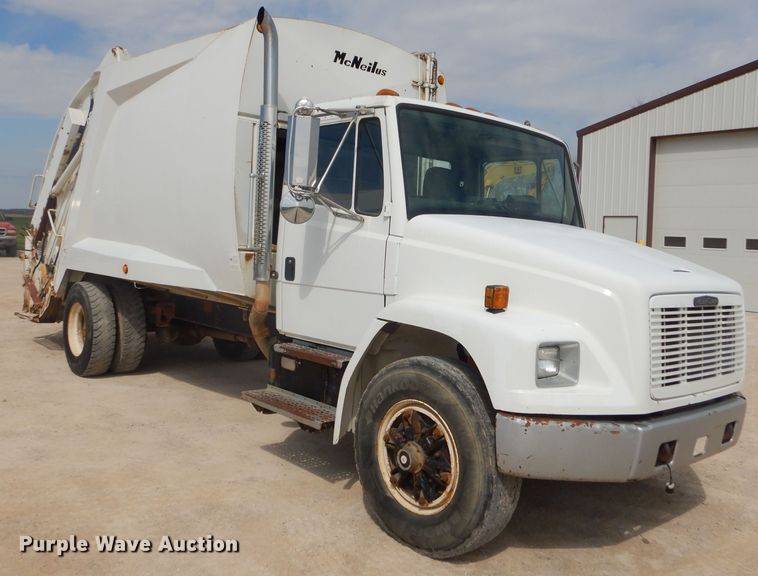 image for item GP9028 1996 Freightliner FL70 refuse truck