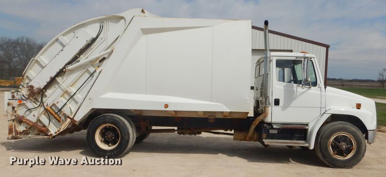 image for item GP9028 1996 Freightliner FL70 refuse truck