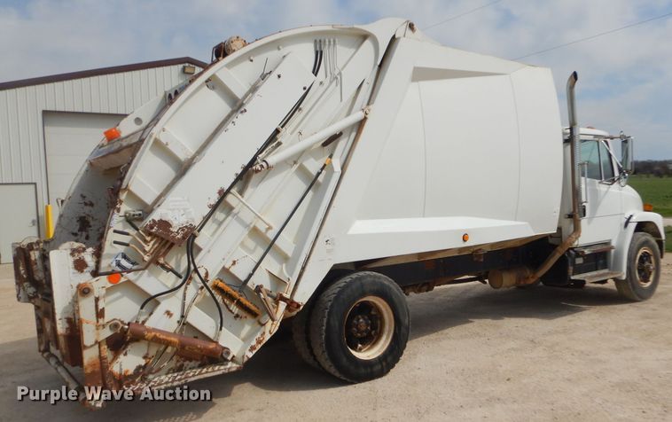 image for item GP9028 1996 Freightliner FL70 refuse truck