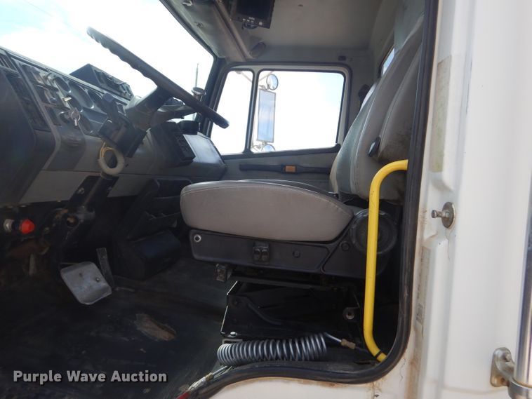 image for item GP9028 1996 Freightliner FL70 refuse truck