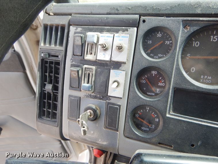 image for item GP9028 1996 Freightliner FL70 refuse truck