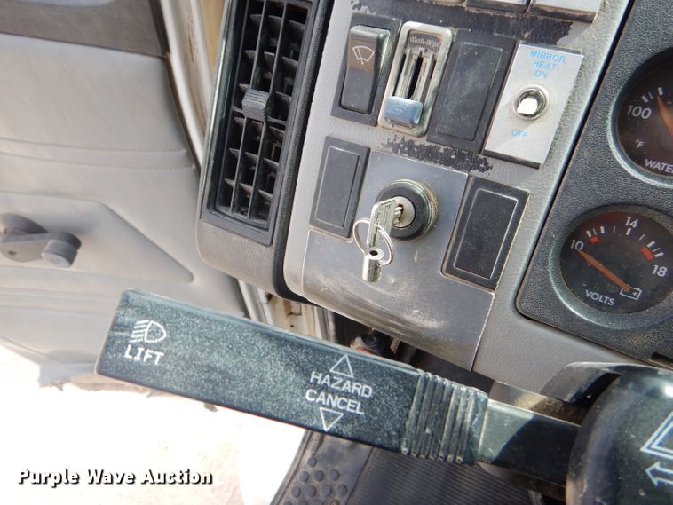 image for item GP9028 1996 Freightliner FL70 refuse truck