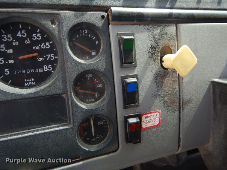 image for item GP9028 1996 Freightliner FL70 refuse truck