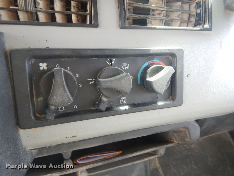 image for item GP9028 1996 Freightliner FL70 refuse truck