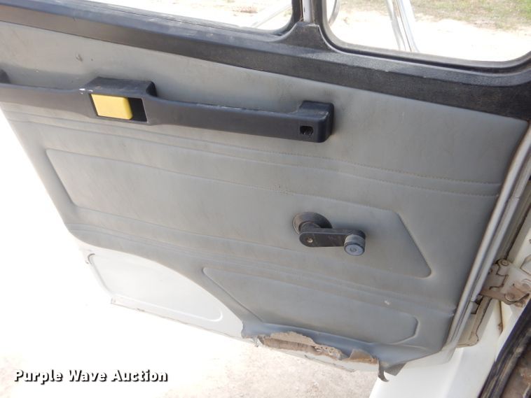 image for item GP9028 1996 Freightliner FL70 refuse truck