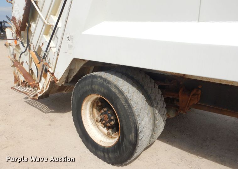 image for item GP9028 1996 Freightliner FL70 refuse truck