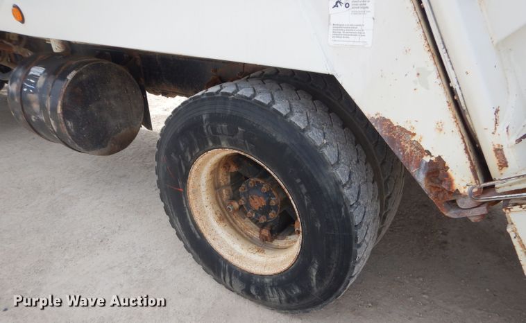 image for item GP9028 1996 Freightliner FL70 refuse truck