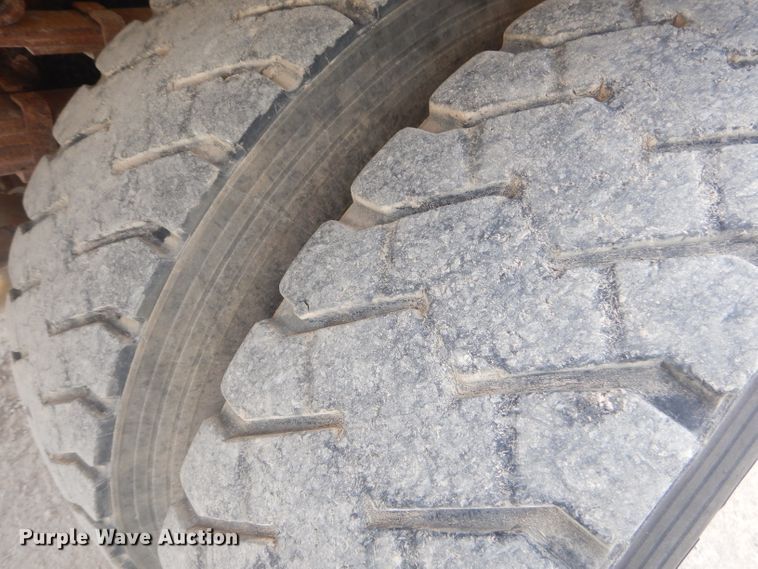 image for item GP9028 1996 Freightliner FL70 refuse truck