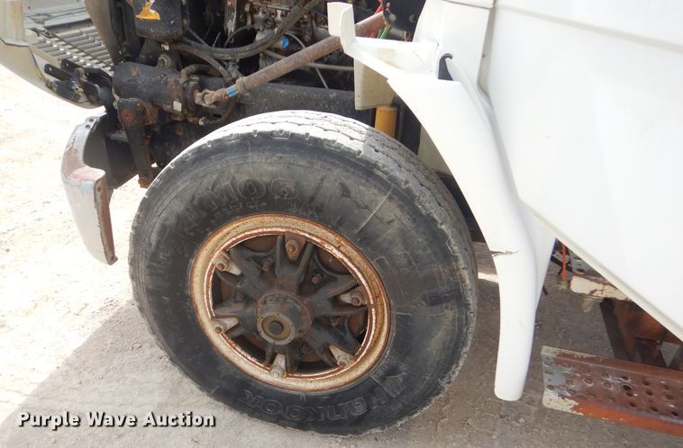 image for item GP9028 1996 Freightliner FL70 refuse truck