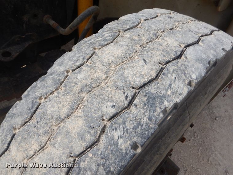 image for item GP9028 1996 Freightliner FL70 refuse truck