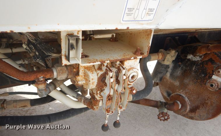 image for item GP9028 1996 Freightliner FL70 refuse truck