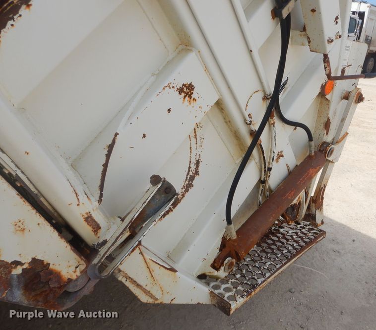 image for item GP9028 1996 Freightliner FL70 refuse truck