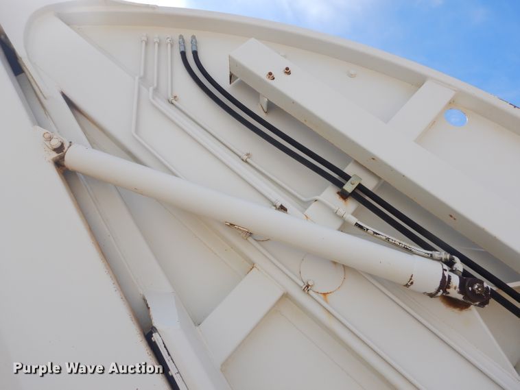 image for item GP9028 1996 Freightliner FL70 refuse truck