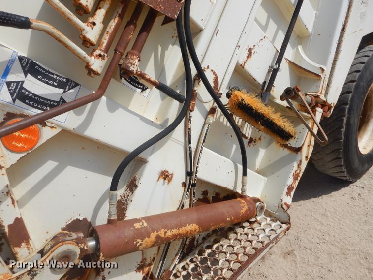 image for item GP9028 1996 Freightliner FL70 refuse truck