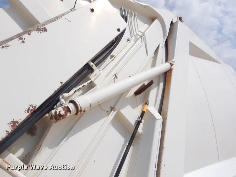 image for item GP9028 1996 Freightliner FL70 refuse truck