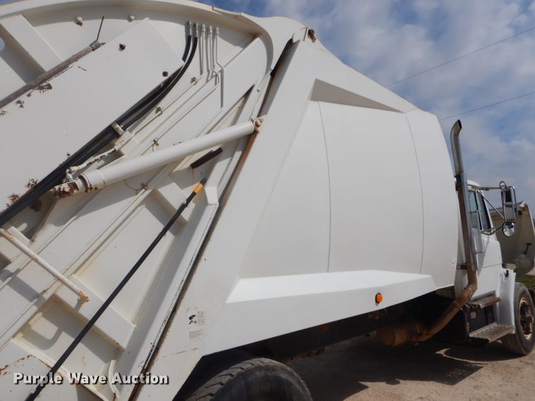 image for item GP9028 1996 Freightliner FL70 refuse truck