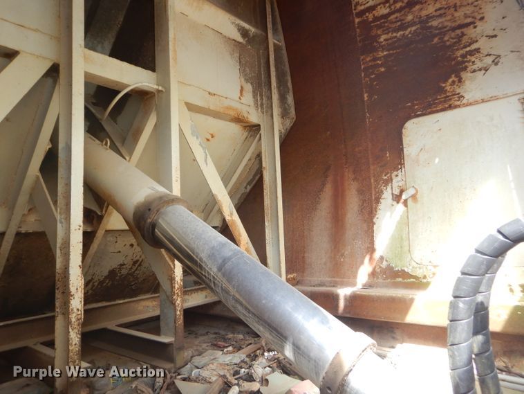 image for item GP9028 1996 Freightliner FL70 refuse truck