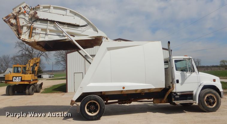 image for item GP9028 1996 Freightliner FL70 refuse truck
