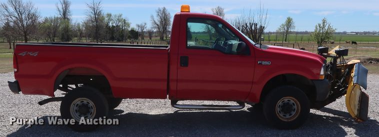 image for item GS9843 2003 Ford F350 Super Duty XL  pickup truck