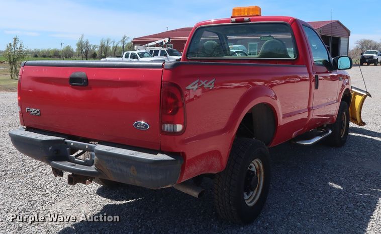 image for item GS9843 2003 Ford F350 Super Duty XL  pickup truck