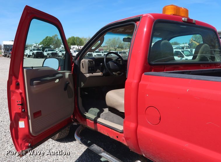 image for item GS9843 2003 Ford F350 Super Duty XL  pickup truck