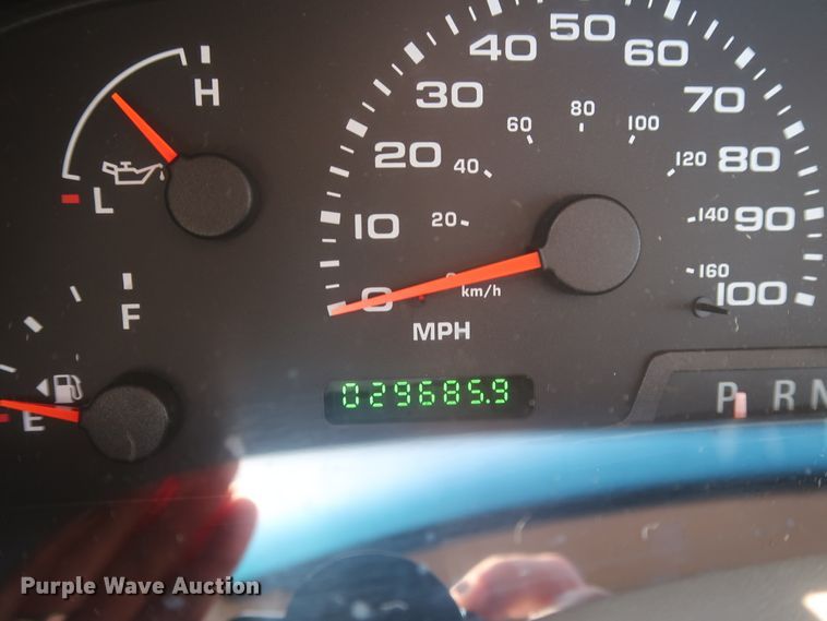 image for item GS9843 2003 Ford F350 Super Duty XL  pickup truck