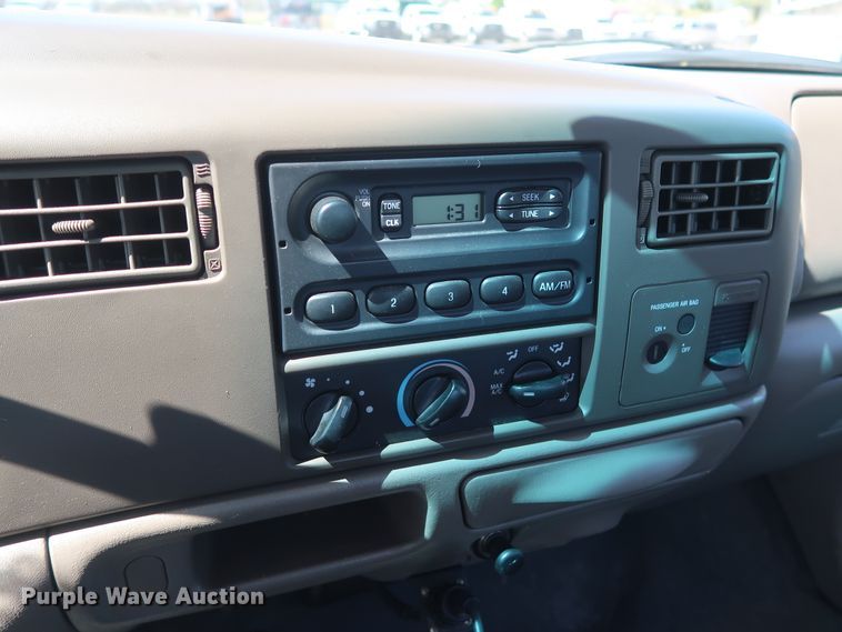 image for item GS9843 2003 Ford F350 Super Duty XL  pickup truck