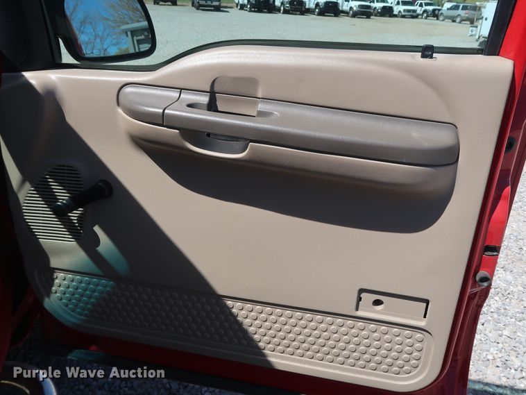 image for item GS9843 2003 Ford F350 Super Duty XL  pickup truck