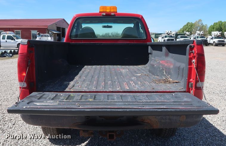 image for item GS9843 2003 Ford F350 Super Duty XL  pickup truck