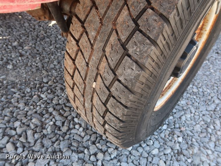 image for item GS9843 2003 Ford F350 Super Duty XL  pickup truck