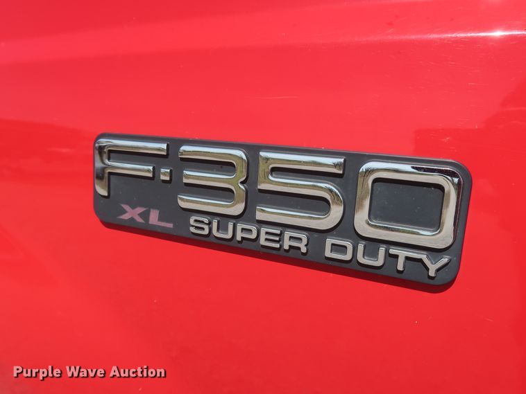 image for item GS9843 2003 Ford F350 Super Duty XL  pickup truck