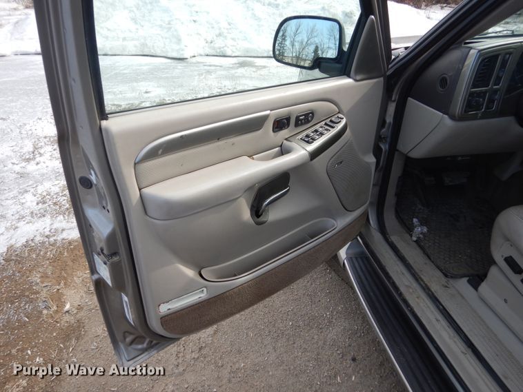 image for item GW9606 2002 Cadillac Escalade  SUV