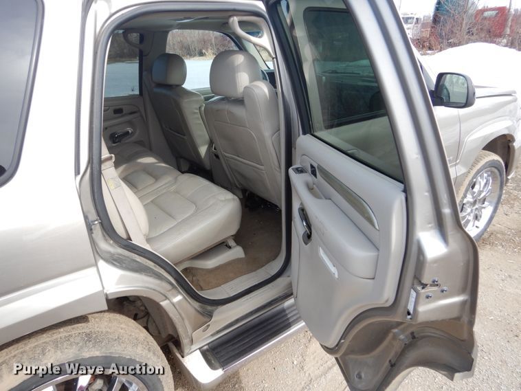 image for item GW9606 2002 Cadillac Escalade  SUV