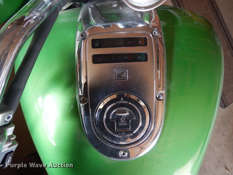 image for item GW9607 2002 Honda VTX1800C2 motorcycle