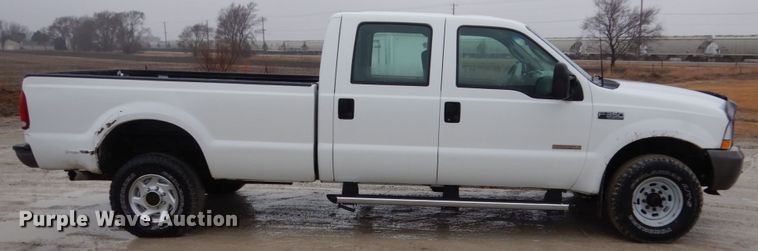 image for item GW9712 2003 Ford F350 Super Duty  Crew Cab pickup truck