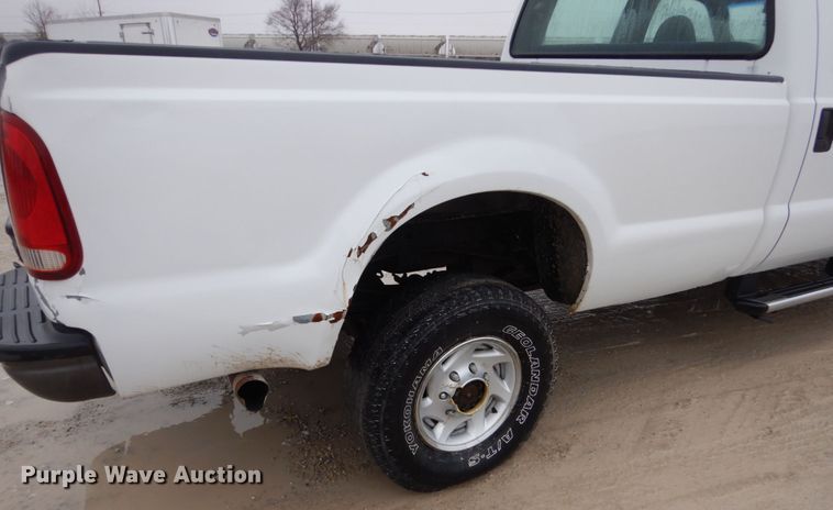 image for item GW9712 2003 Ford F350 Super Duty  Crew Cab pickup truck