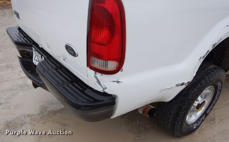 image for item GW9712 2003 Ford F350 Super Duty  Crew Cab pickup truck